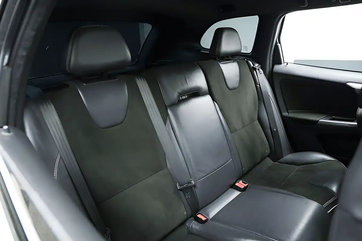 Used 2015 Volvo XC60 R-Design Nav Grey - Interior and Exterior details 11