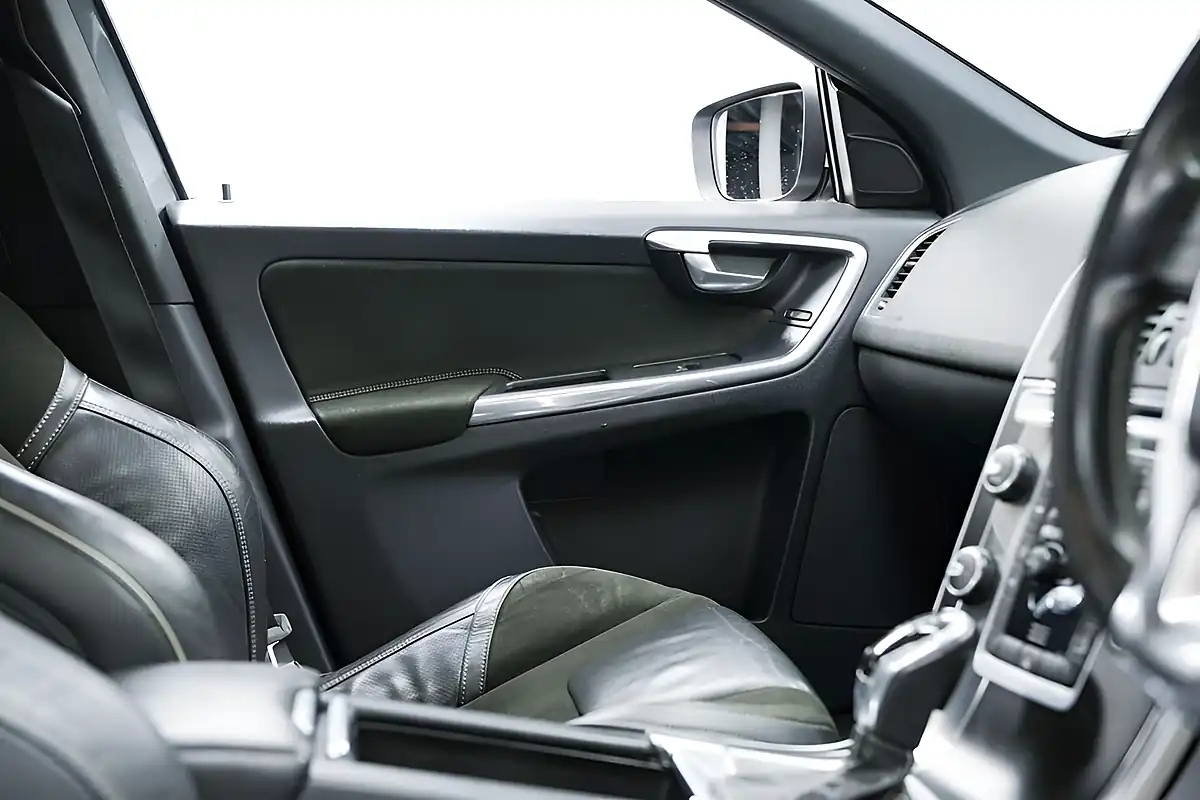 Used 2015 Volvo XC60 R-Design Nav Grey - Interior and Exterior details 16