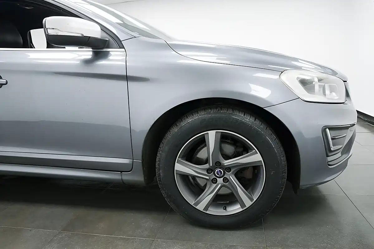 Used 2015 Volvo XC60 R-Design Nav Grey - Interior and Exterior details 4