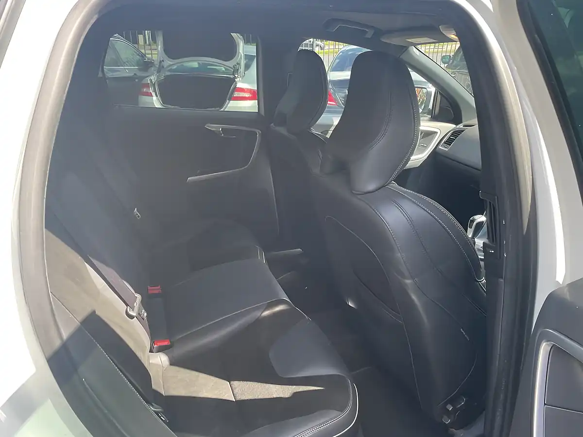 Used 2015 Volvo XC60 R-Design Nav White - Interior and Exterior details 13