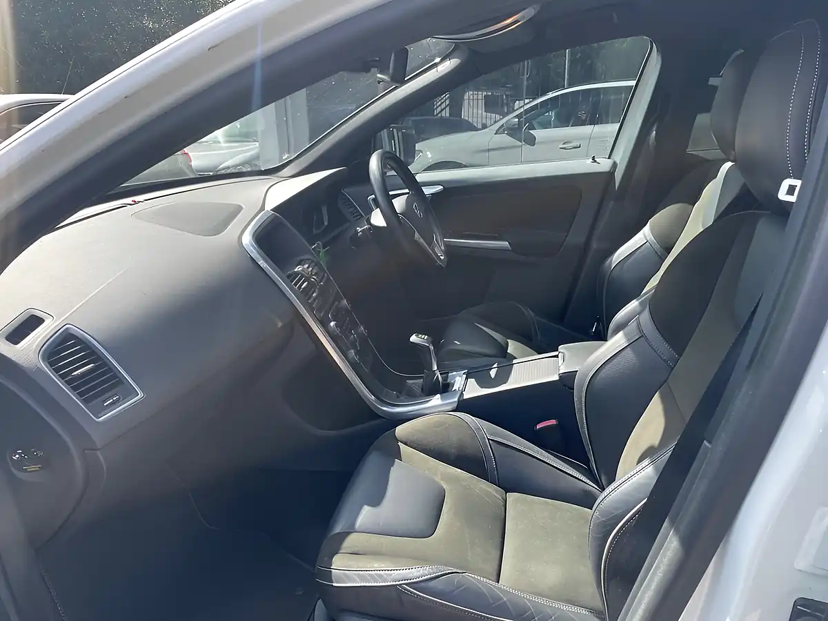 Used 2015 Volvo XC60 R-Design Nav White - Interior and Exterior details 16