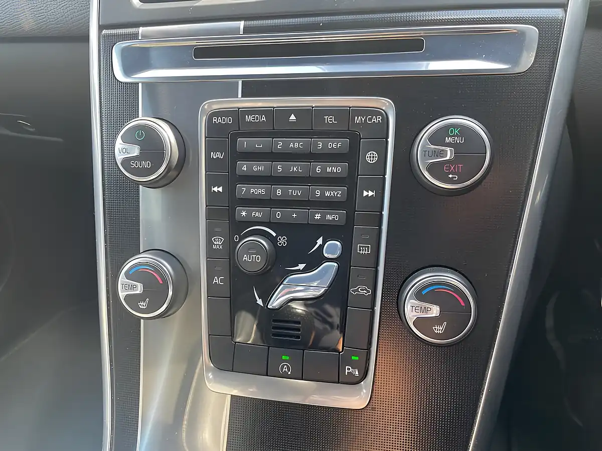 Used 2015 Volvo XC60 R-Design Nav White - Interior and Exterior details 18