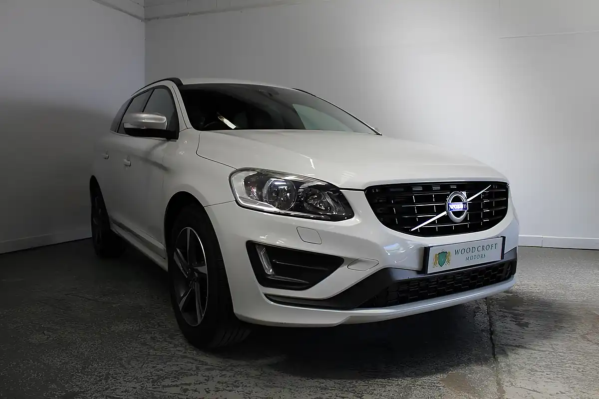 Used 2015 Volvo XC60 R-Design Nav White - Front View