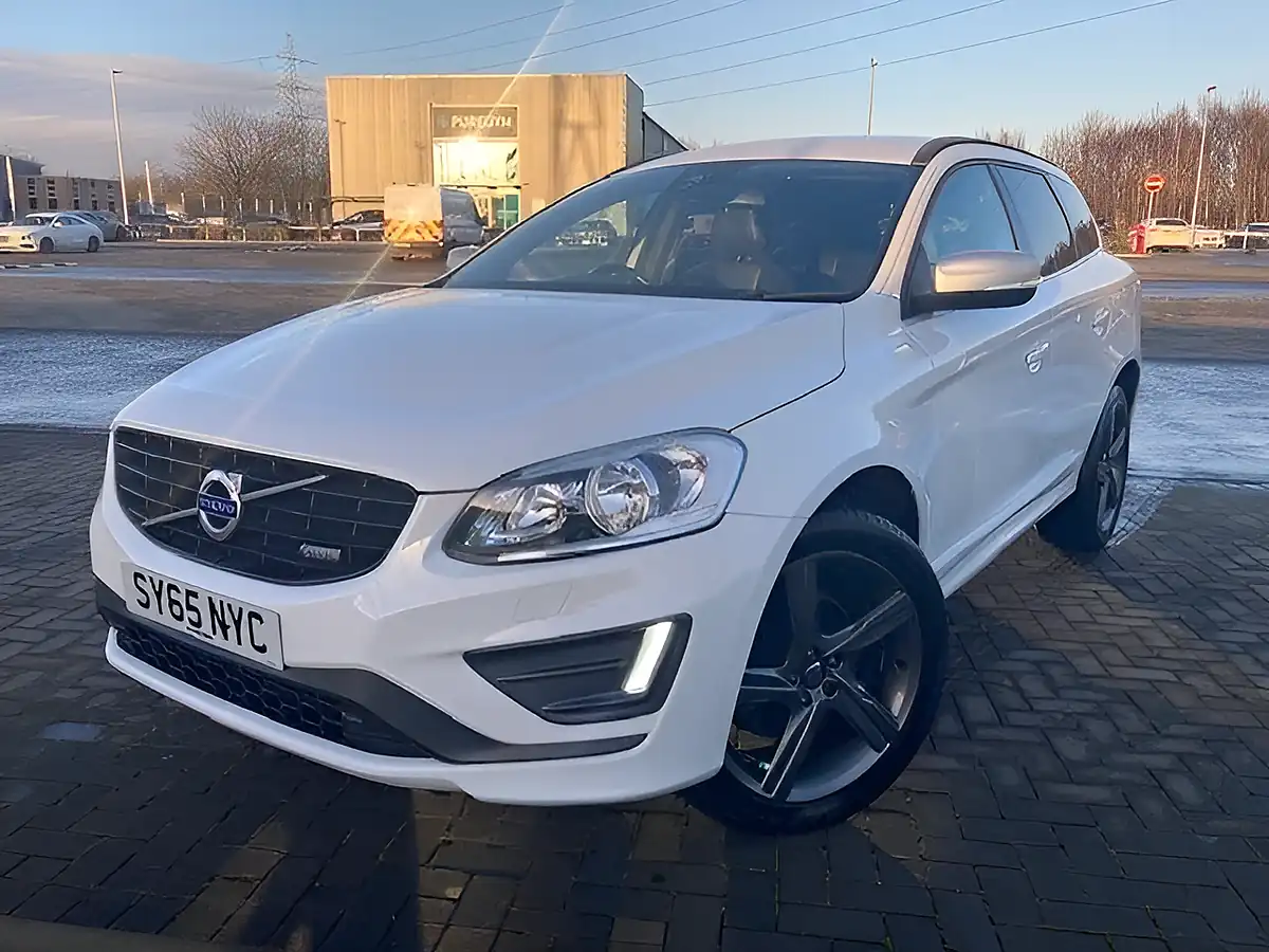Used 2015 Volvo XC60 R-Design Nav White - Front View