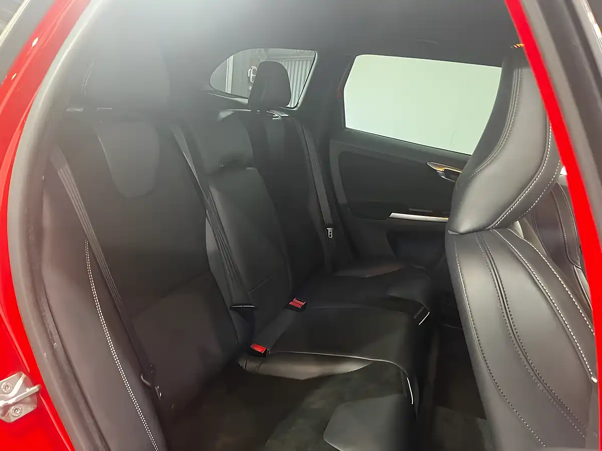 Used 2015 Volvo XC60 R-Design Red - Interior and Exterior details 18