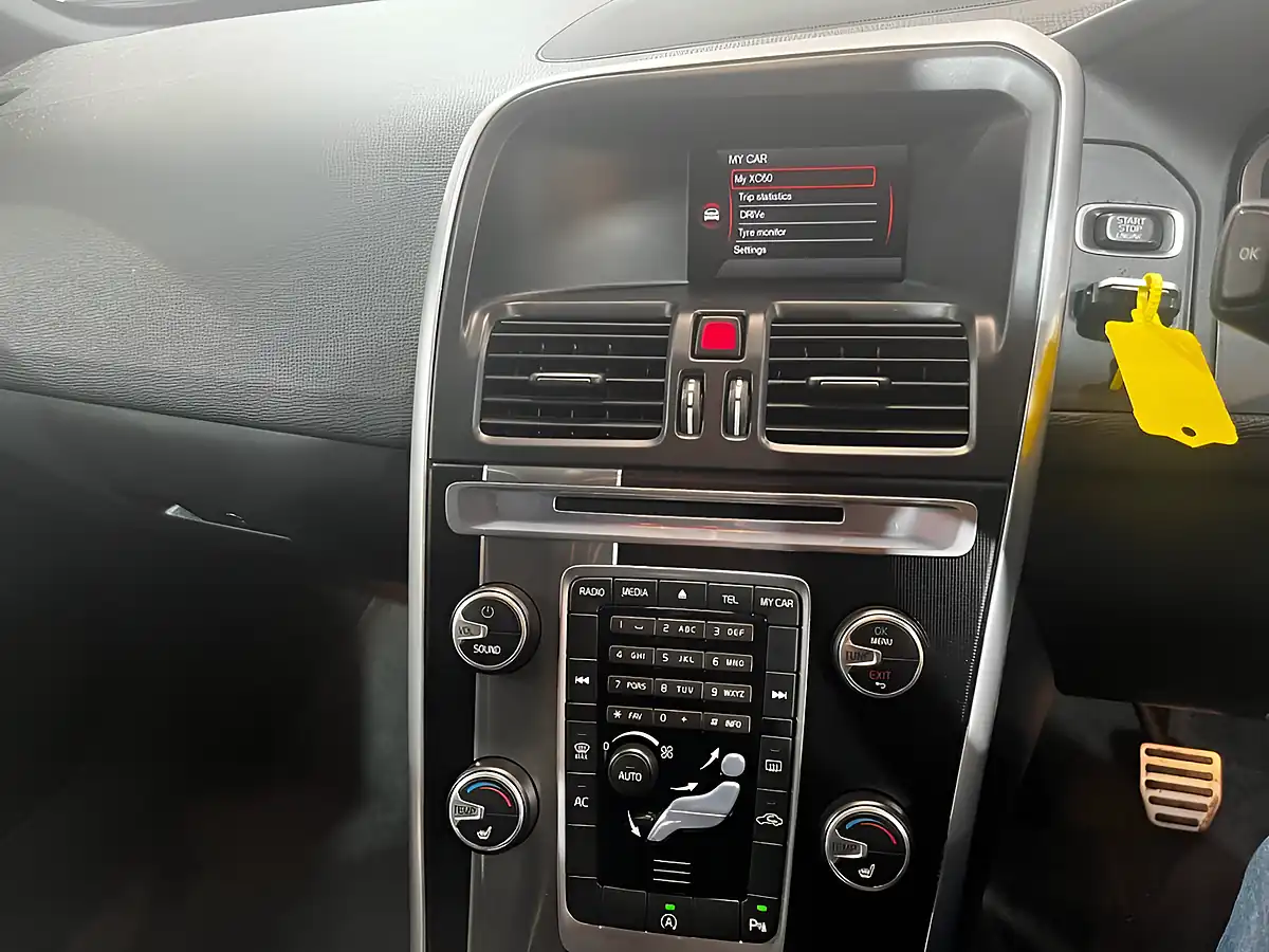 Used 2015 Volvo XC60 R-Design Red - Interior and Exterior details 20