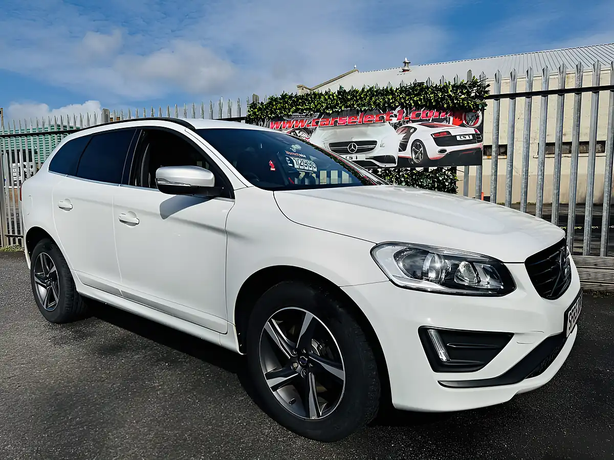Used 2015 Volvo XC60 R-Design White - Front View