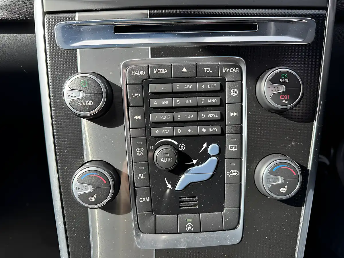 Used 2015 Volvo XC60 R-Design White - Interior and Exterior details 17
