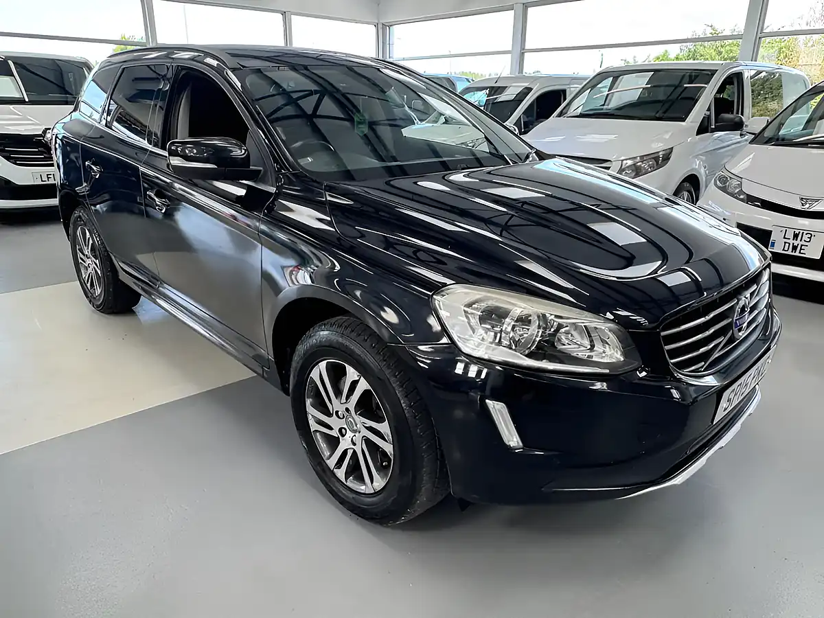 Used 2015 Volvo XC60 Se Black - Front View