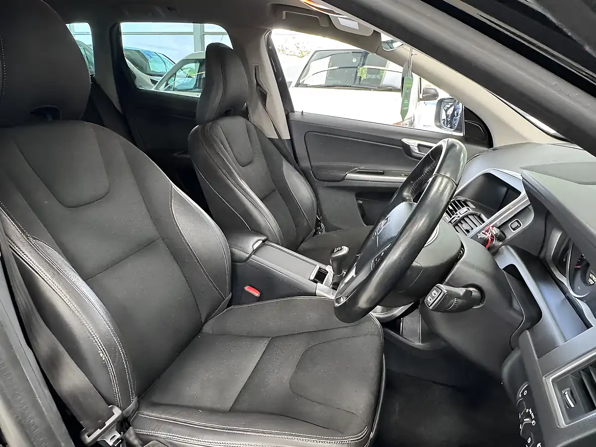 Used 2015 Volvo XC60 Se Black - Interior and Exterior details 11