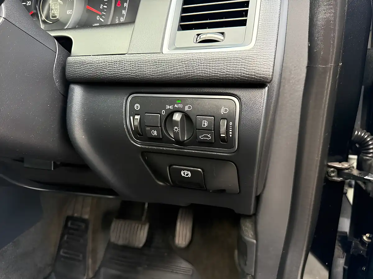 Used 2015 Volvo XC60 Se Black - Interior and Exterior details 13