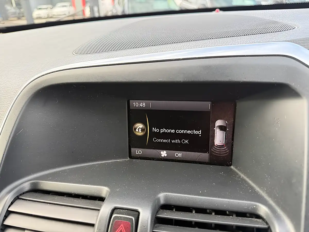 Used 2015 Volvo XC60 Se Black - Interior and Exterior details 15