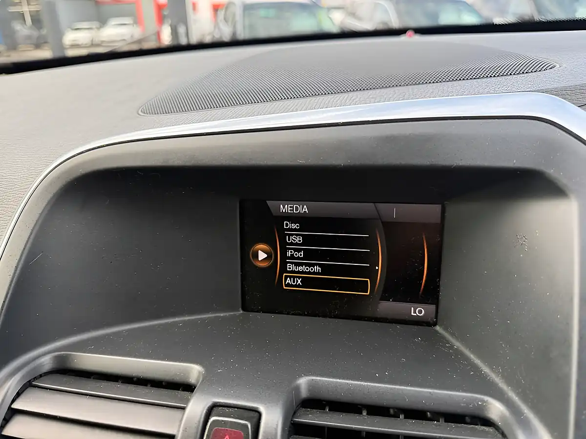 Used 2015 Volvo XC60 Se Black - Interior and Exterior details 16