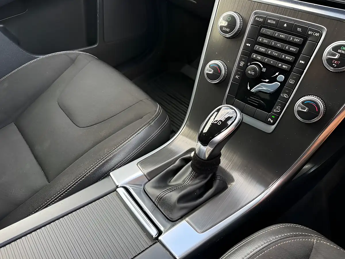 Used 2015 Volvo XC60 Se Black - Interior and Exterior details 17