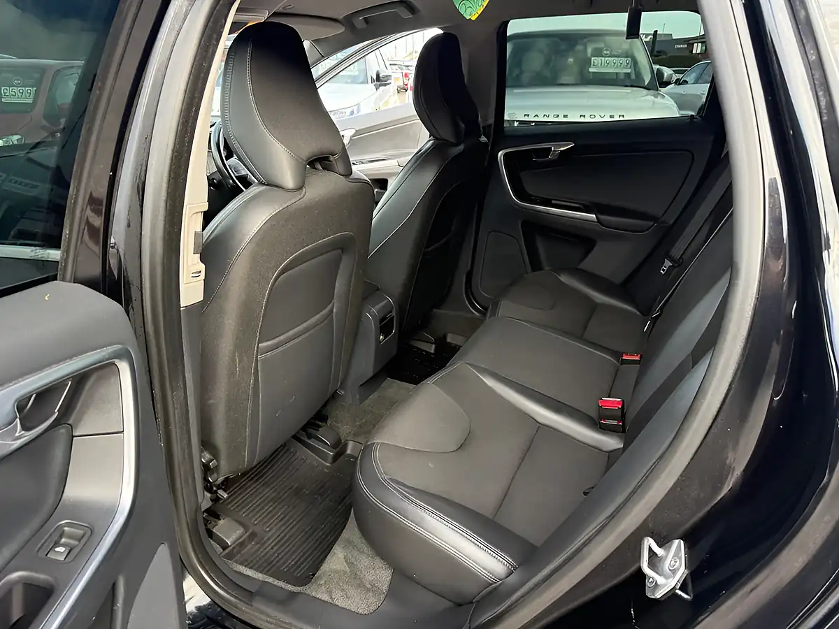 Used 2015 Volvo XC60 Se Black - Interior and Exterior details 18
