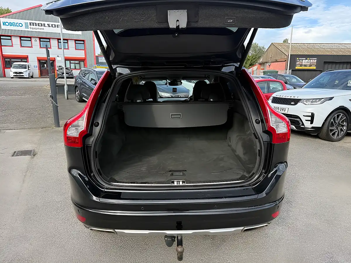 Used 2015 Volvo XC60 Se Black - Interior and Exterior details 7