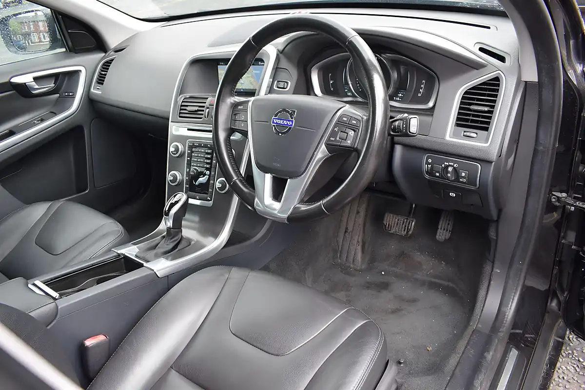 Used 2015 Volvo XC60 Se Lux Nav Black - Interior and Exterior details 6