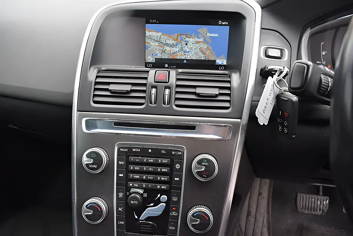 Used 2015 Volvo XC60 Se Lux Nav Black - Interior and Exterior details 9