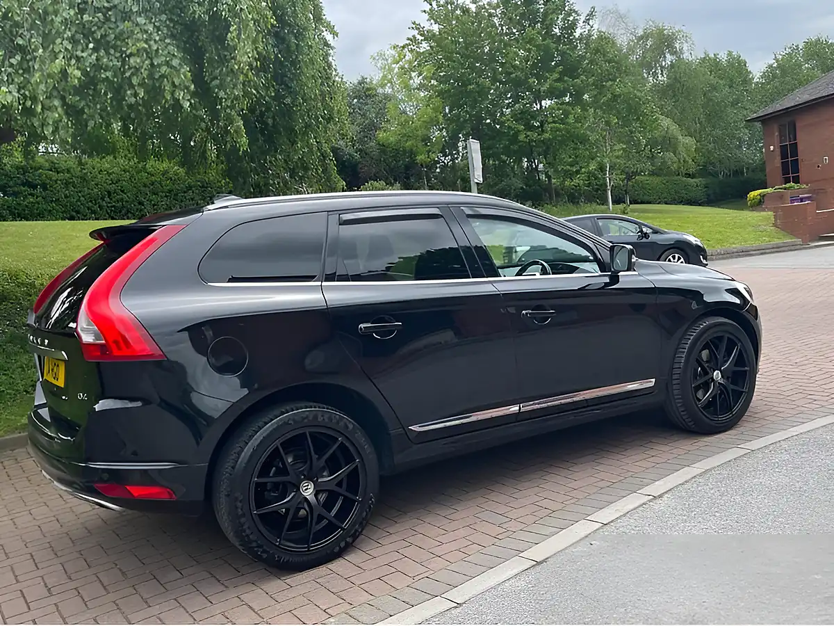 Used 2015 Volvo XC60 Se Lux Nav Black - Interior and Exterior details 18