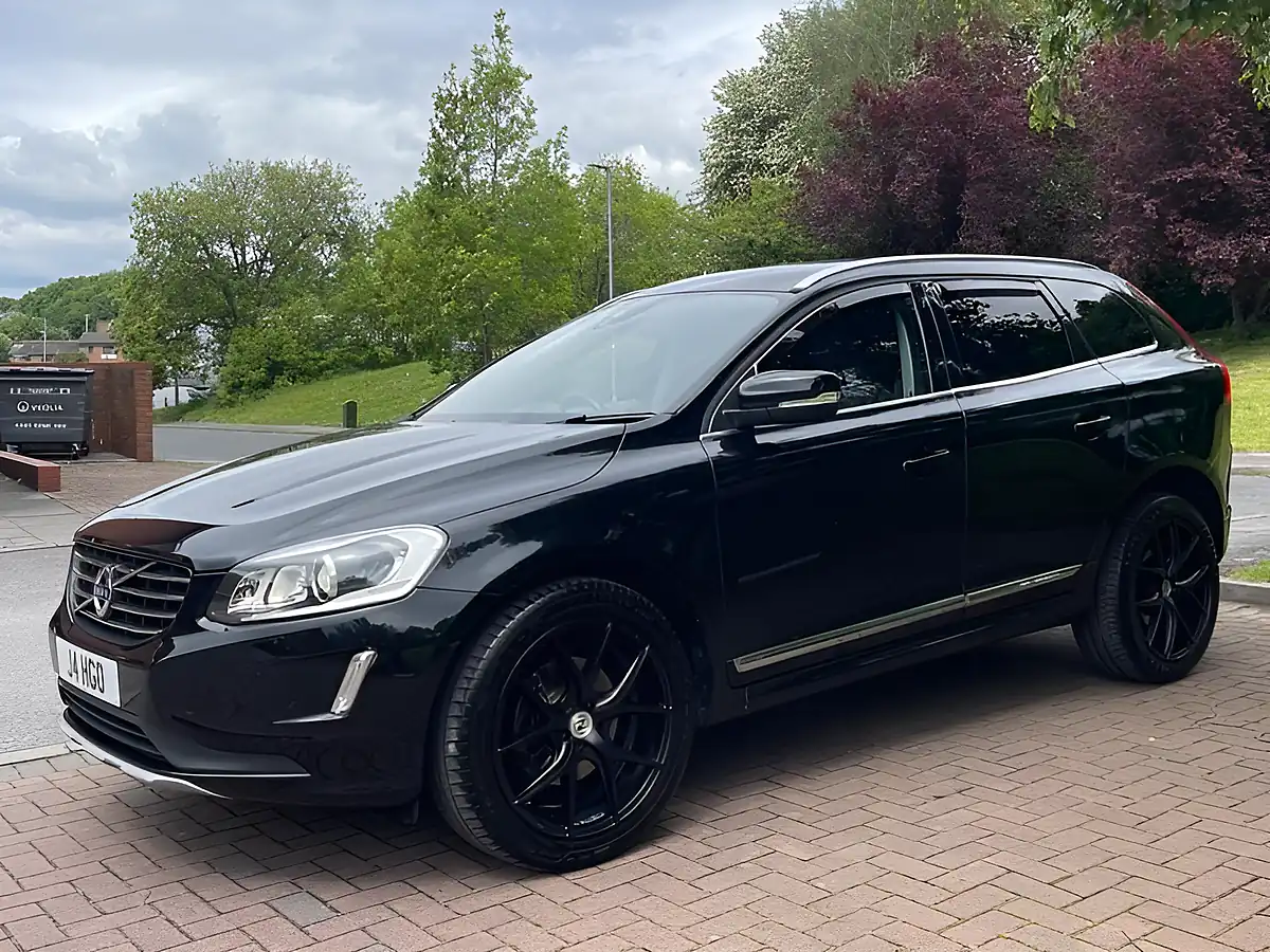 Used 2015 Volvo XC60 Se Lux Nav Black - Interior and Exterior details 5