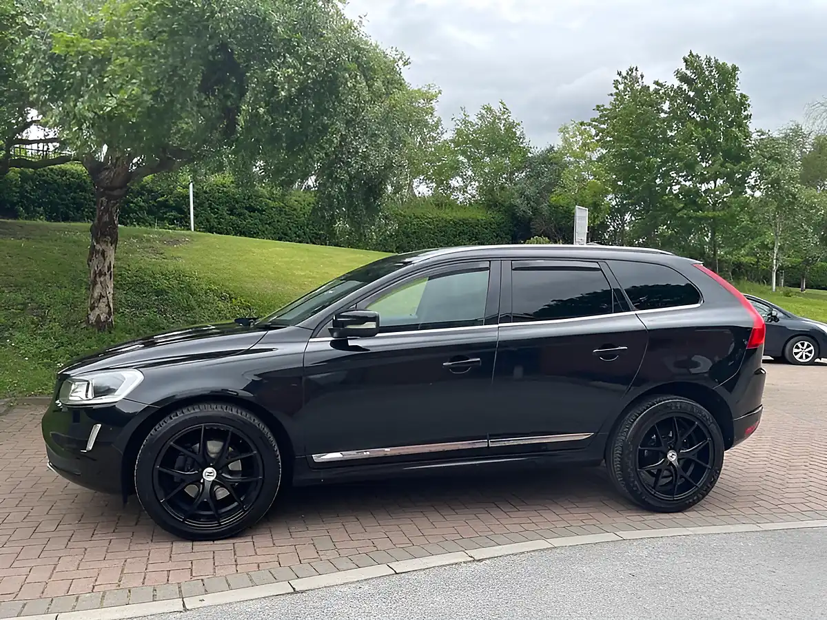 Used 2015 Volvo XC60 Se Lux Nav Black - Interior and Exterior details 7