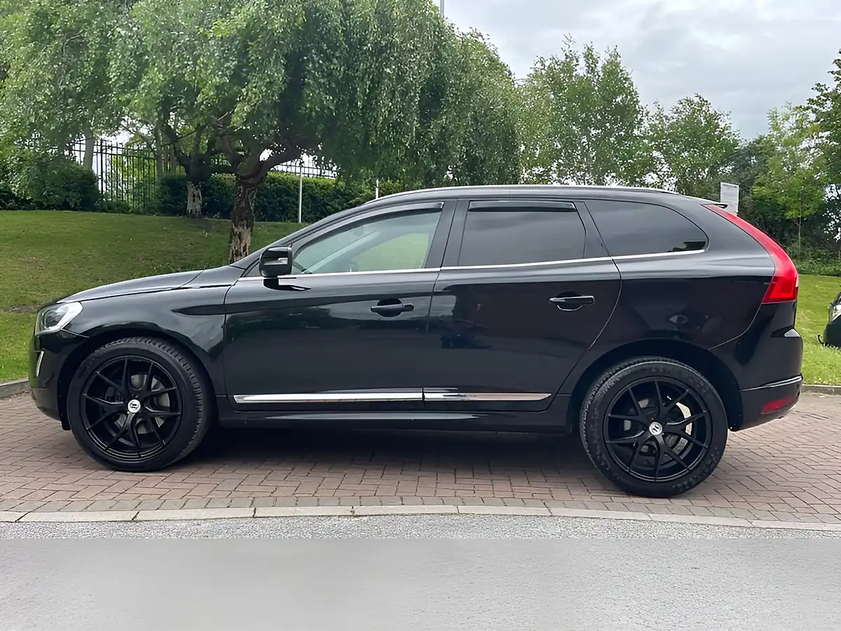 Used 2015 Volvo XC60 Se Lux Nav Black - Interior and Exterior details 8