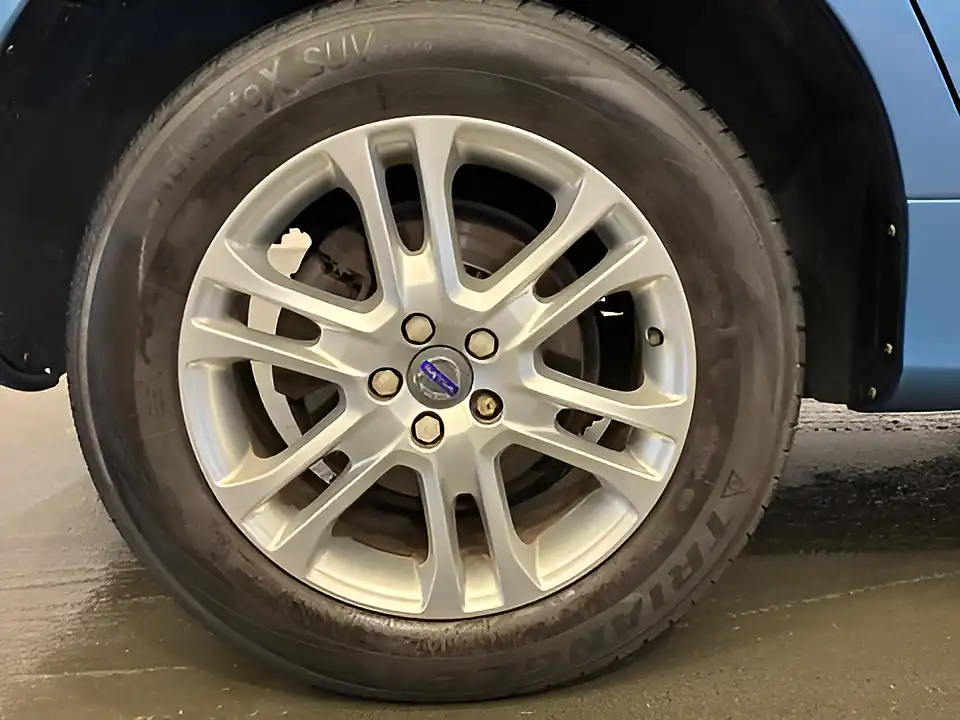 Used 2015 Volvo XC60 Se Lux Nav Blue - Interior and Exterior details 14