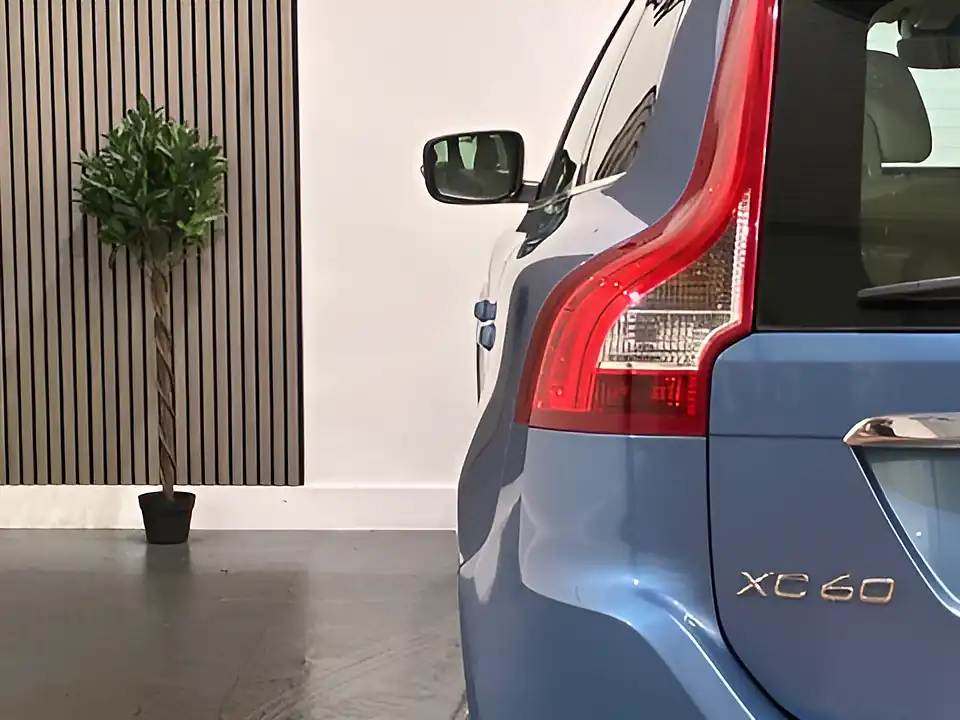 Used 2015 Volvo XC60 Se Lux Nav Blue - Interior and Exterior details 17