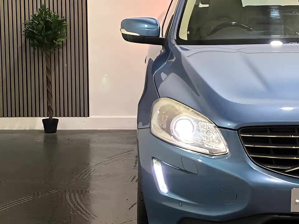 Used 2015 Volvo XC60 Se Lux Nav Blue - Interior and Exterior details 19