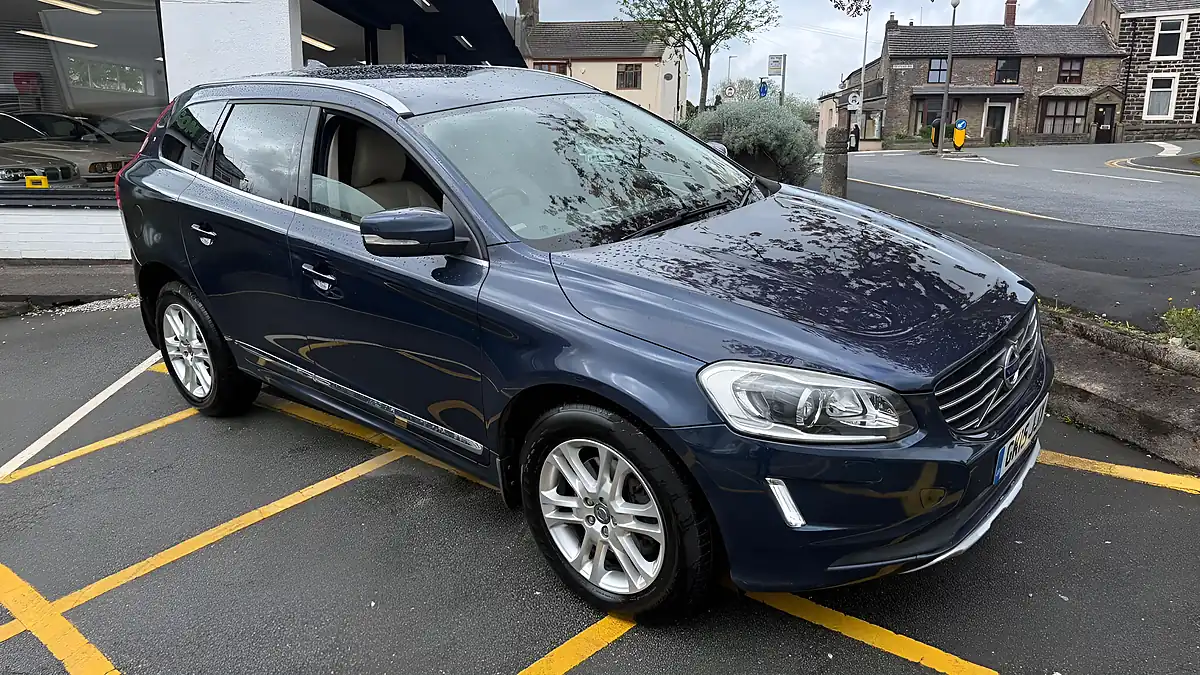 Used 2015 Volvo XC60 Se Lux Nav Blue - Interior and Exterior details 11