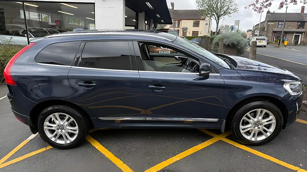 Used 2015 Volvo XC60 Se Lux Nav Blue - Interior and Exterior details 14