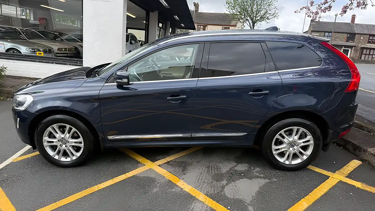 Used 2015 Volvo XC60 Se Lux Nav Blue - Interior and Exterior details 15