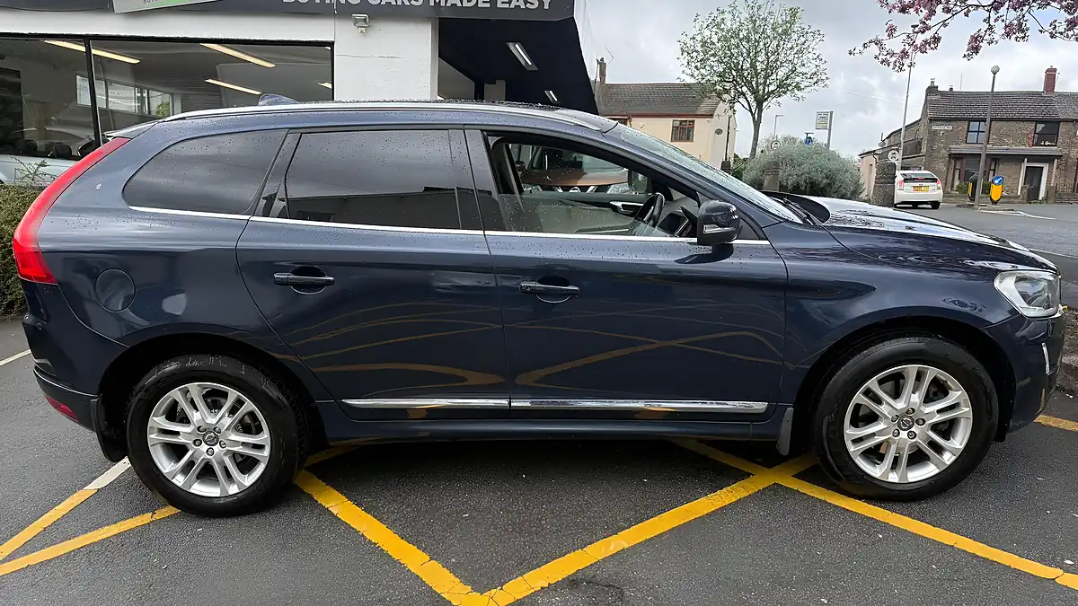 Used 2015 Volvo XC60 Se Lux Nav Blue - Interior and Exterior details 16