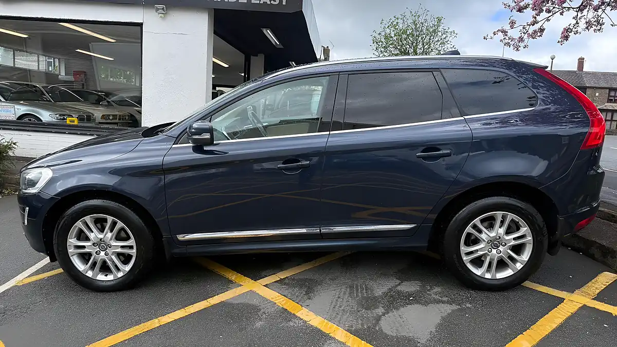 Used 2015 Volvo XC60 Se Lux Nav Blue - Interior and Exterior details 17