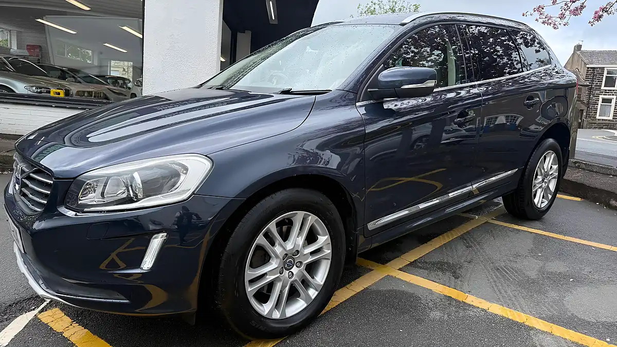 Used 2015 Volvo XC60 Se Lux Nav Blue - Interior and Exterior details 3