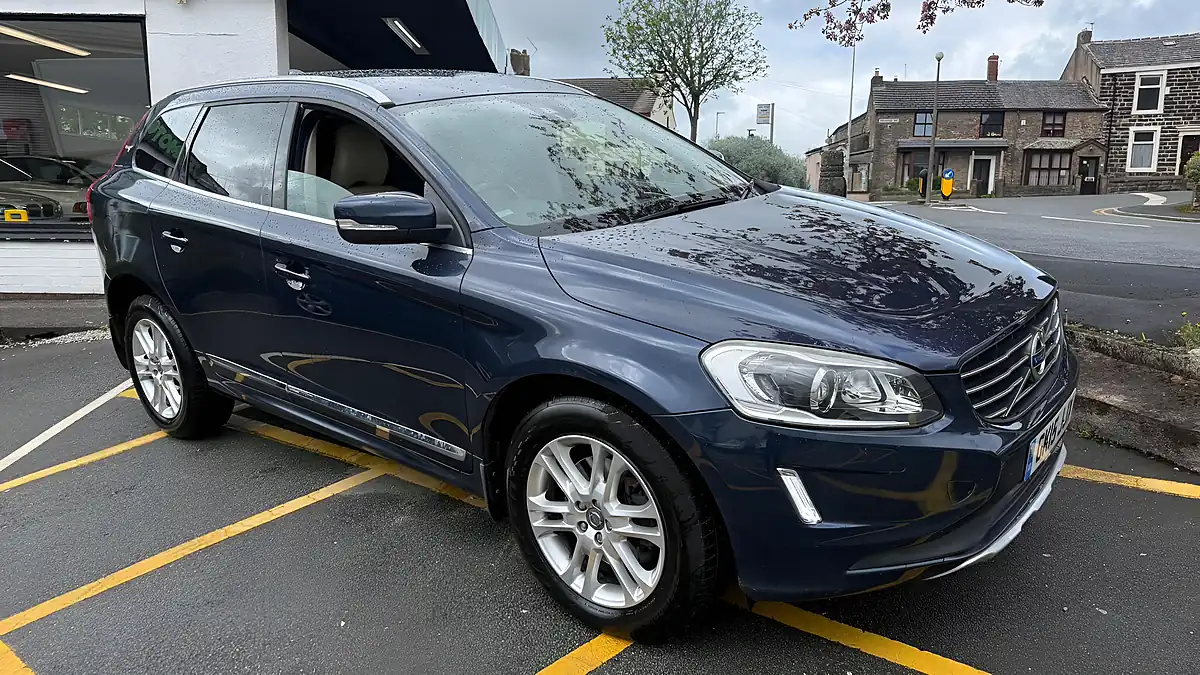Used 2015 Volvo XC60 Se Lux Nav Blue - Interior and Exterior details 5