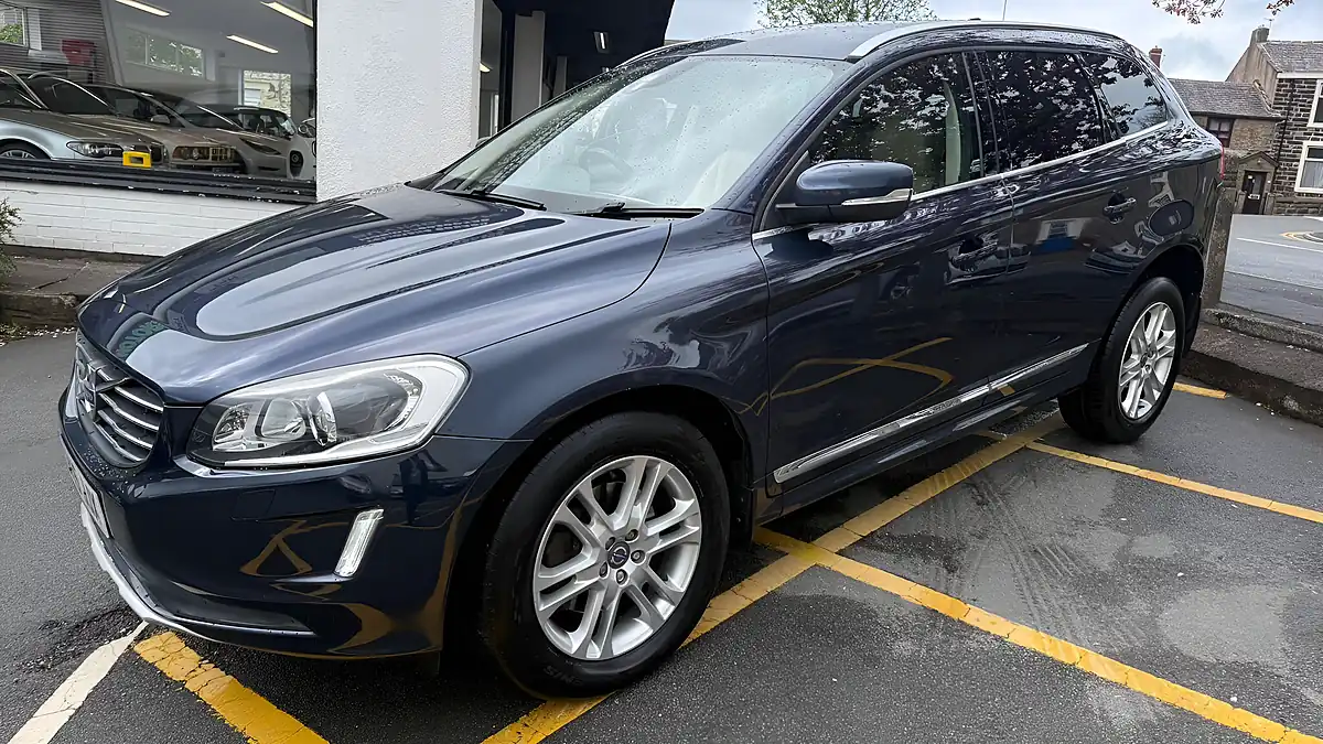 Used 2015 Volvo XC60 Se Lux Nav Blue - Interior and Exterior details 7
