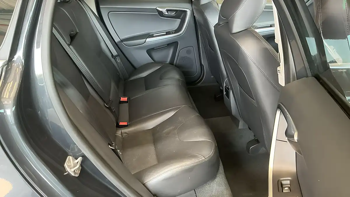 Used 2015 Volvo XC60 Se Lux Nav Grey - Interior and Exterior details 10