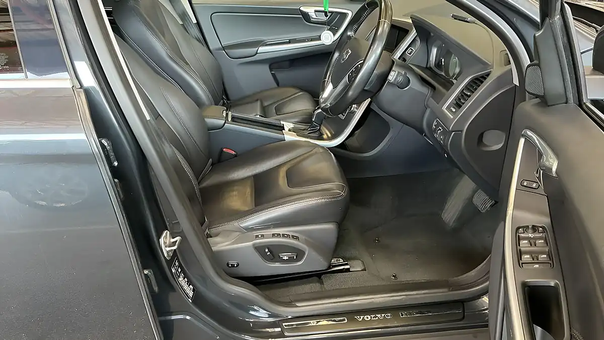 Used 2015 Volvo XC60 Se Lux Nav Grey - Interior and Exterior details 11