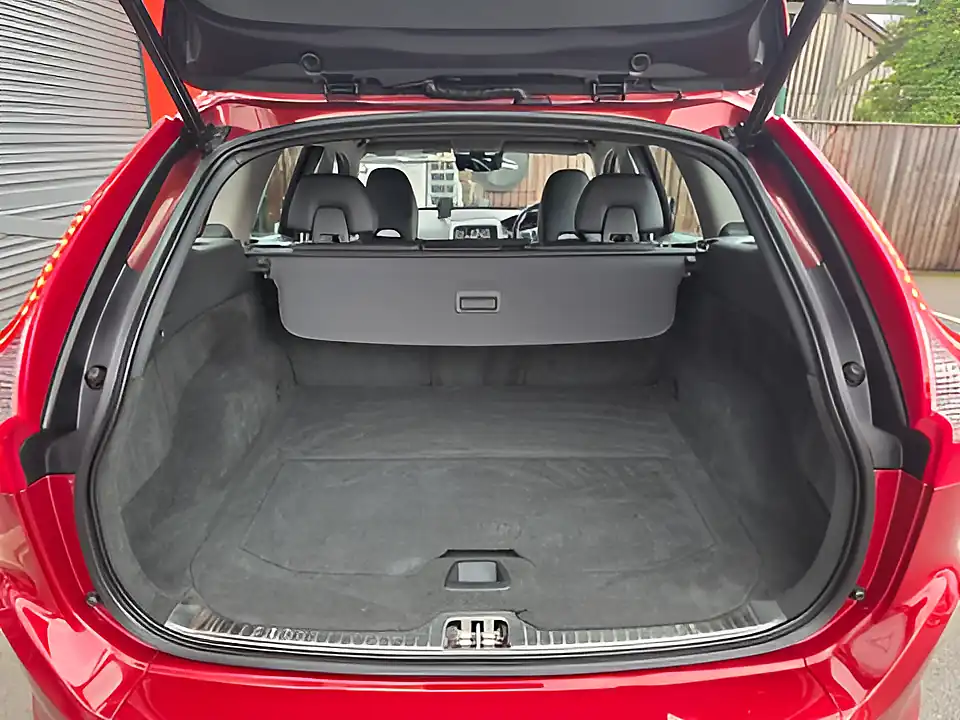 Used 2015 Volvo XC60 Se Lux Nav Red - Interior and Exterior details 10