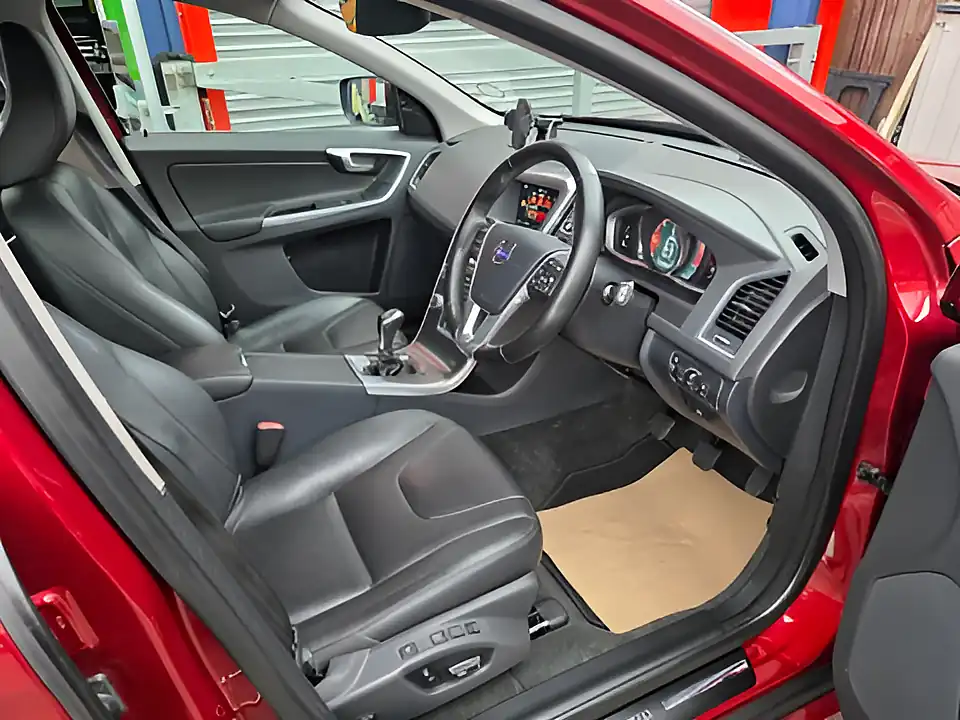 Used 2015 Volvo XC60 Se Lux Nav Red - Interior and Exterior details 12