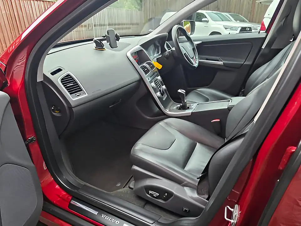 Used 2015 Volvo XC60 Se Lux Nav Red - Interior and Exterior details 13