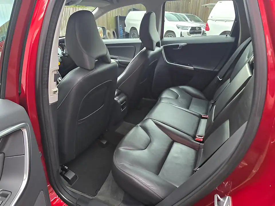 Used 2015 Volvo XC60 Se Lux Nav Red - Interior and Exterior details 14
