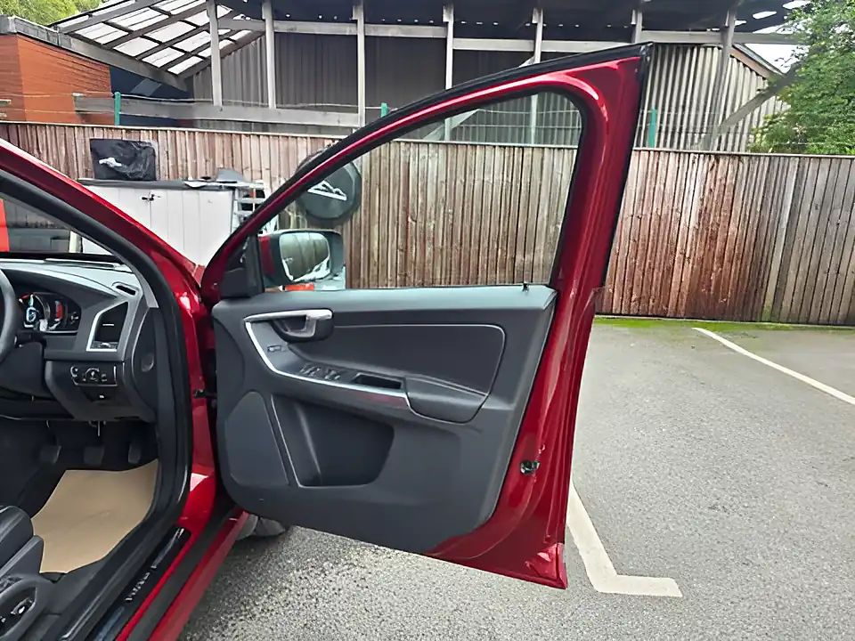 Used 2015 Volvo XC60 Se Lux Nav Red - Interior and Exterior details 16