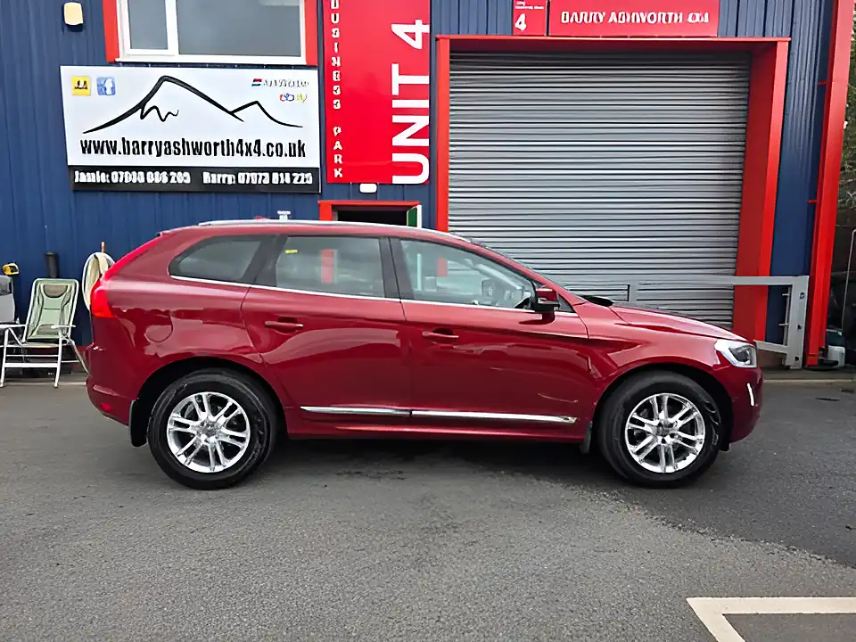 Used 2015 Volvo XC60 Se Lux Nav Red - Interior and Exterior details 4