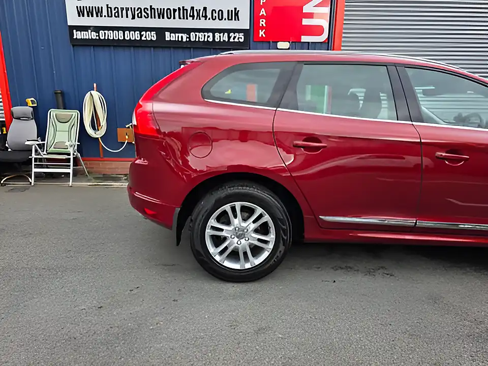 Used 2015 Volvo XC60 Se Lux Nav Red - Interior and Exterior details 9