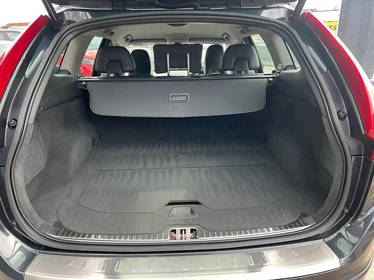 Used 2015 Volvo XC60 Se Lux Nav Savile Grey - Interior and Exterior details 12
