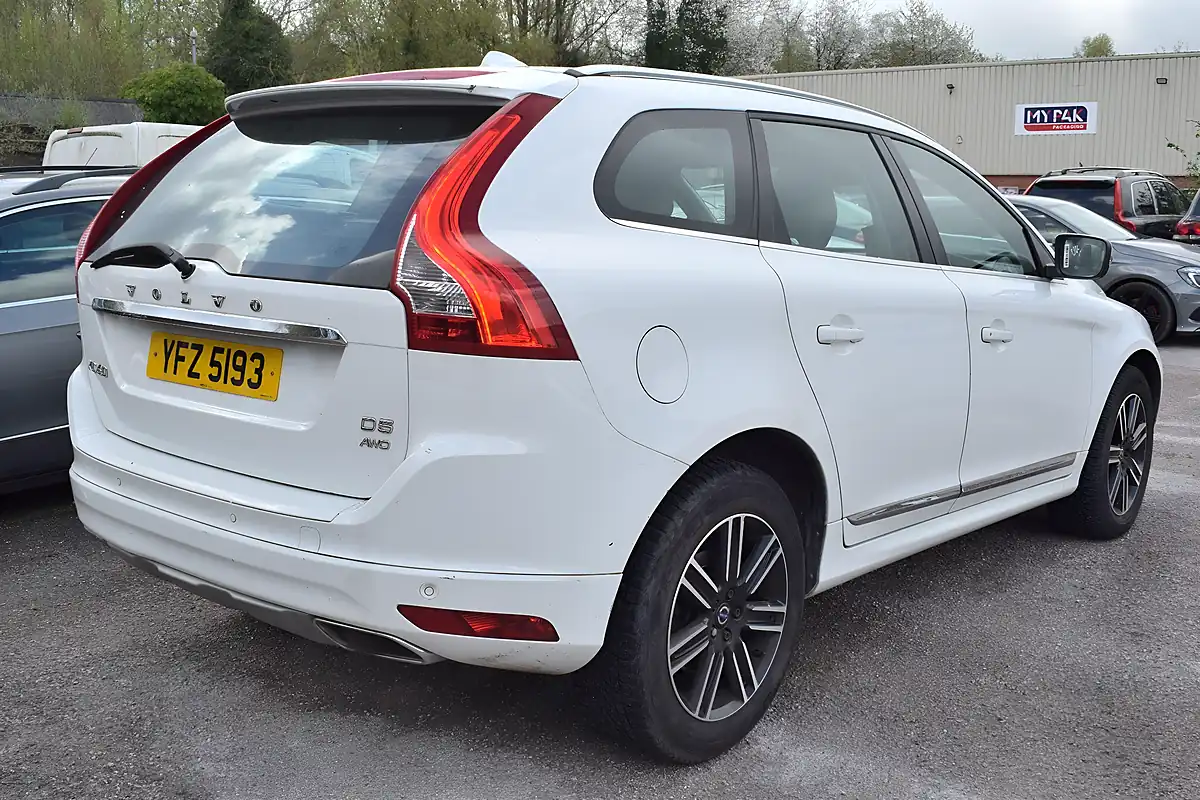 Used 2015 Volvo XC60 Se Lux Nav White - Front View