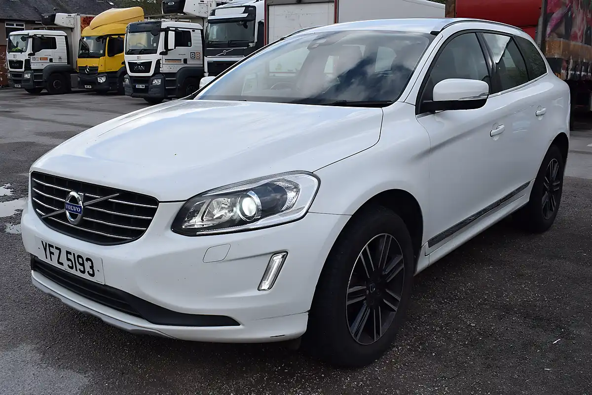 Used 2015 Volvo XC60 Se Lux Nav White - Interior and Exterior details 14