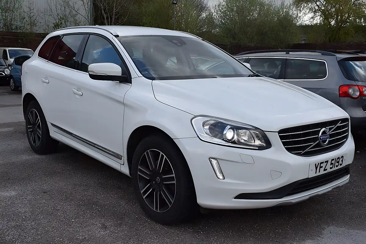 Used 2015 Volvo XC60 Se Lux Nav White - Interior and Exterior details 16